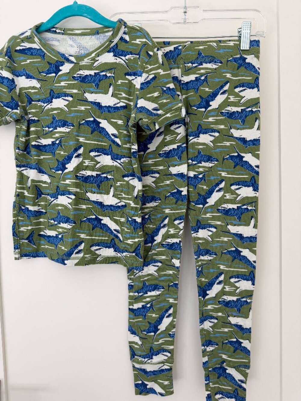 Gap Kids Boys Green Shark Organic Cotton Pajama Set Size 8 Short Sleeve PJs